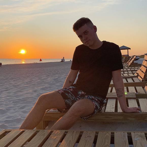 Meet your Posher, Alex - Picture 1 of 1